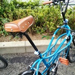 ミニベロ女子スカート着用自転車